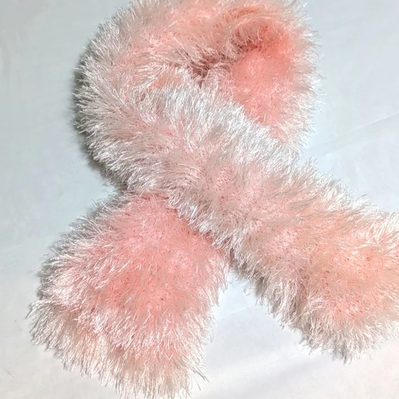 NWOT Handmade Pale Pink Eyelash Knitted Oblong Scarf - Picture 8 of 10